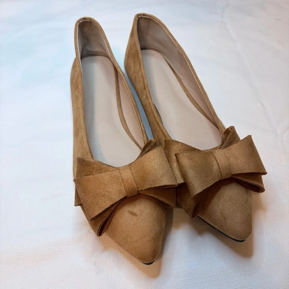 Chic Suede Bow Loafers in Tan
